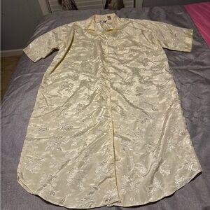 Vintage EJC Intimates Cream Elegant Silk Robe with Rose Textural Pattern
